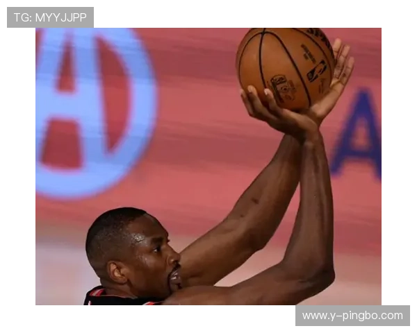 理查德森外线无球跑动拉开空间提升球队三分命中率