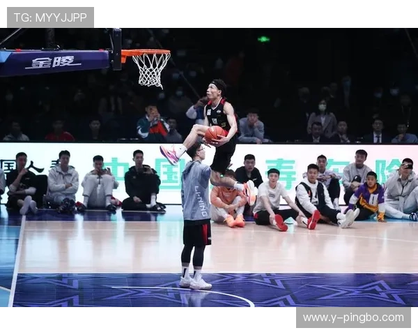 如何正确理解篮球比赛中扣篮干扰规则的判罚标准与细节